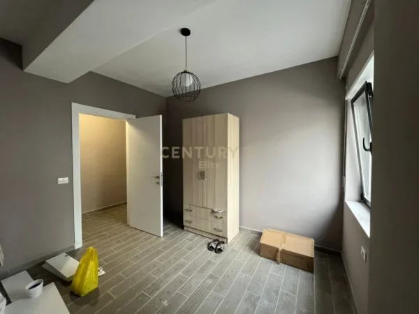 Tirane, jepet me qera apartament 2+1 Kati 1, 77 m² 900 € (Kodra e Diellit)