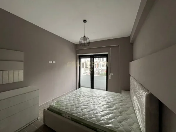 Tirane, jepet me qera apartament 2+1 Kati 1, 77 m² 900 € (Kodra e Diellit)