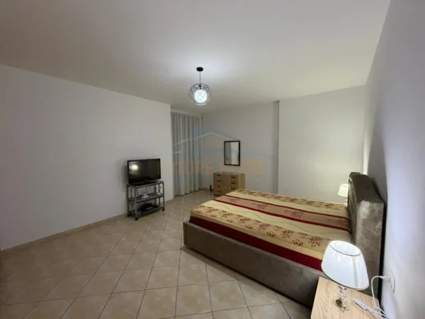Tirane, jepet me qera apartament 2+1+Ballkon Kati 6, 104 m² 900 € (Rruga e Kavajes)