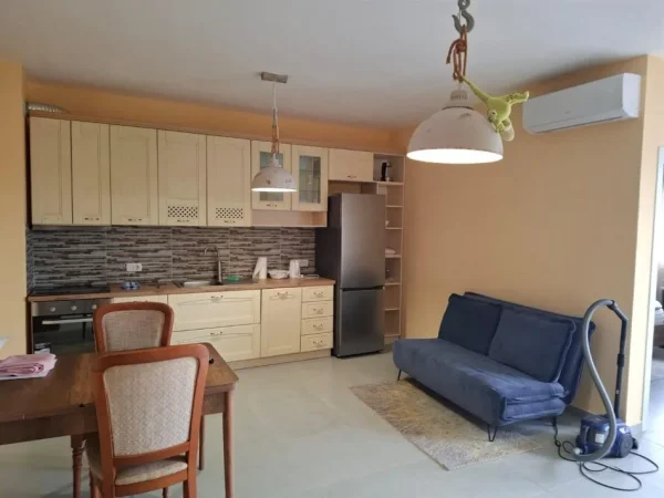 Tirane, jepet me qera apartament 2+1+Ballkon Kati 5, 85 m² 900 € (RRUGA E DURRESIT)