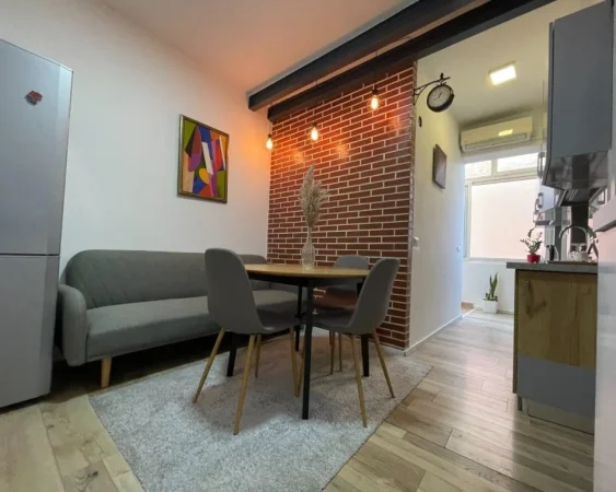 Tirane, jepet me qera apartament 1+1 Kati 3, 50 m² 600 € (rruga myslym shyri)