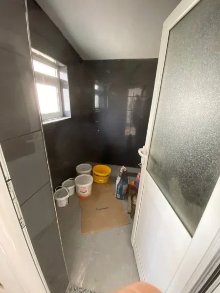 Tirane, jepet me qera shtepi 1+1 Kati 1, 50 m² 250 € (Paskuqan)