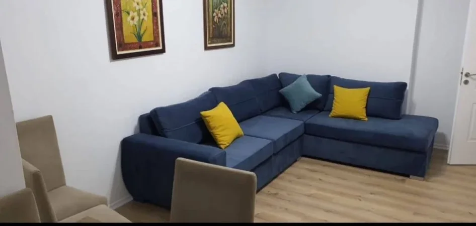 Tirane, jepet me qera apartament 2+1+Ballkon Kati 4, 75 m² 550 € (BRRYL)