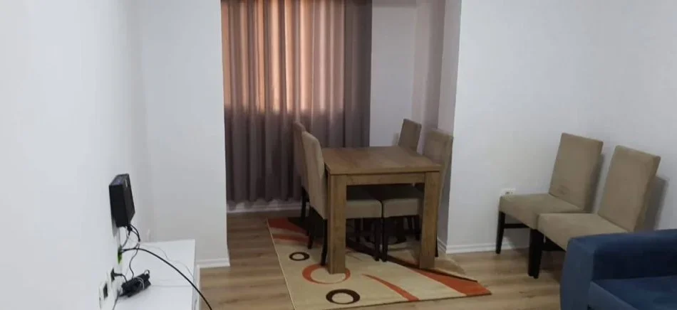 Tirane, jepet me qera apartament 2+1+Ballkon Kati 4, 75 m² 550 € (BRRYL)