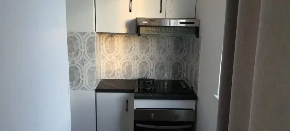 Tirane, jepet me qera apartament 2+1+Ballkon Kati 4, 75 m² 550 € (BRRYL)