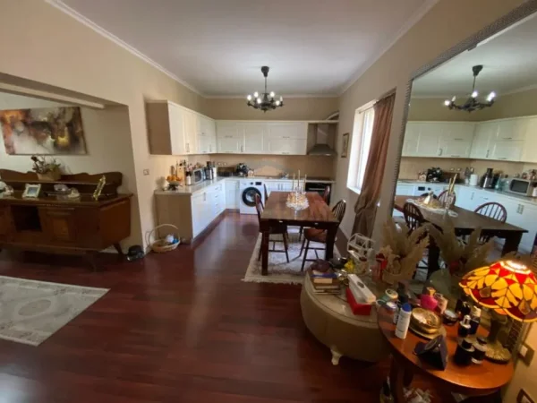 Tirane, shitet apartament Kati 3, 110 m² 248.000 € 