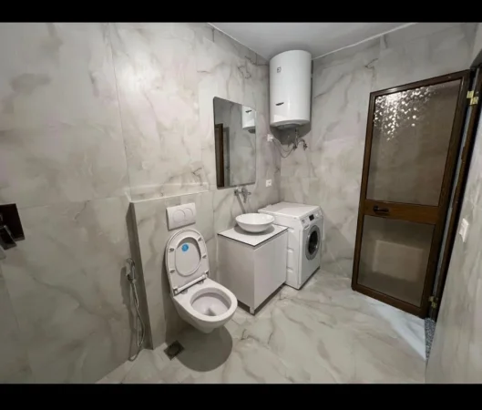 Tirane, jepet me qera shtepi 1+1 Kati 0, 60 m² 350 € 