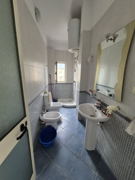 Tirane, jepet me qera 1+1+Aneks+Ballkon Kati 4, 100 m² 470 € 