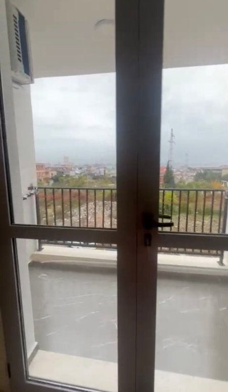 Tirane, jepet me qera apartament 1+1+Ballkon Kati 4, 65 m² 350 € (5 Maji (Pallatet e Fundit))