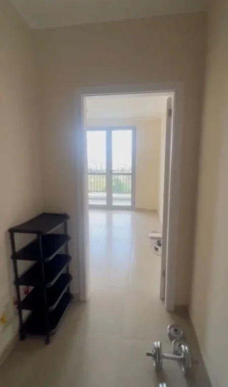 Tirane, jepet me qera apartament 1+1+Ballkon Kati 4, 65 m² 350 € (5 Maji (Pallatet e Fundit))