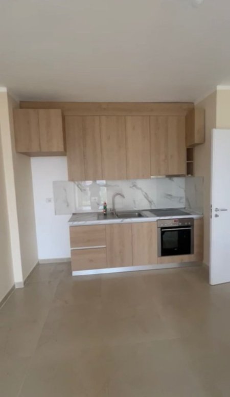 Tirane, jepet me qera apartament 1+1+Ballkon Kati 4, 65 m² 350 € (5 Maji (Pallatet e Fundit))