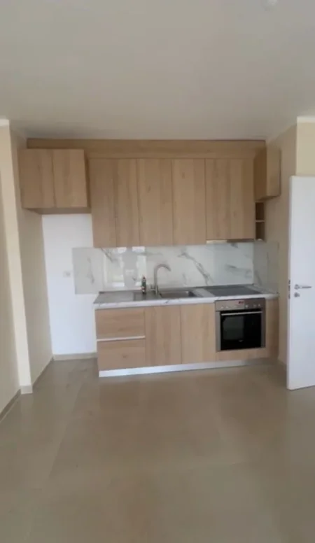 Tirane, jepet me qera apartament 1+1+Ballkon Kati 4, 65 m² 350 € (5 Maji (Pallatet e Fundit))