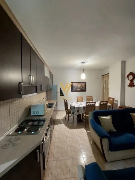 Tirane, jepet me qera apartament 2+1+Ballkon Kati 3, 120 m² 600 € (KOPSHTI BOTANIK)