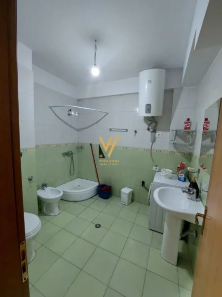 Tirane, jepet me qera apartament 2+1+Ballkon Kati 3, 120 m² 600 € (KOPSHTI BOTANIK)