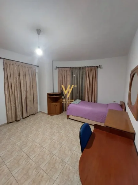 Tirane, jepet me qera apartament 2+1+Ballkon Kati 3, 120 m² 600 € (KOPSHTI BOTANIK)