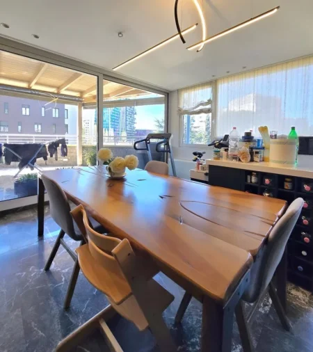 Tirane, shitet apartament 2+1 , 200 m² 449.000 € 