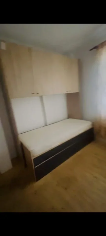Tirane, jepet me qera shtepi 1+1 Kati 2, 42 m² 300 € 