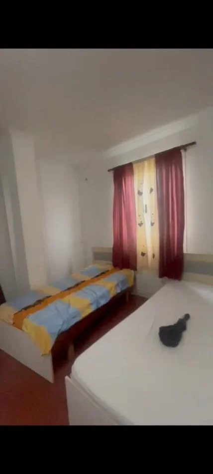 Tirane, jepet me qera shtepi 1+1 Kati 2, 42 m² 300 € 