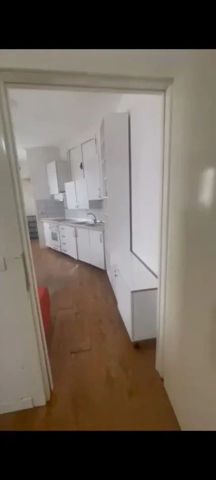 Tirane, jepet me qera shtepi 1+1 Kati 2, 42 m² 300 € 