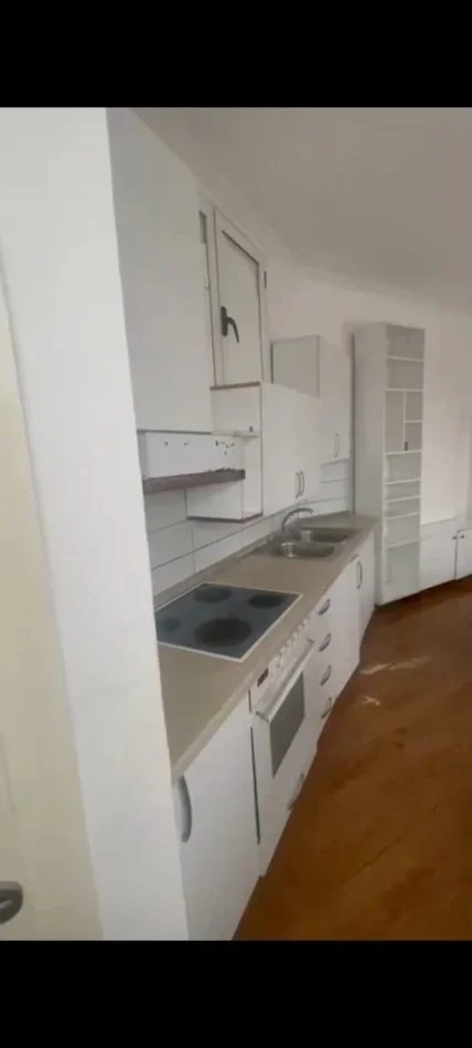 Tirane, jepet me qera shtepi 1+1 Kati 2, 42 m² 300 € 