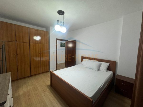 Tirane, jap me qera apartament 2+1+Ballkon Kati 6, 90 m² 850 € (SATDIUMI DINAMO)
