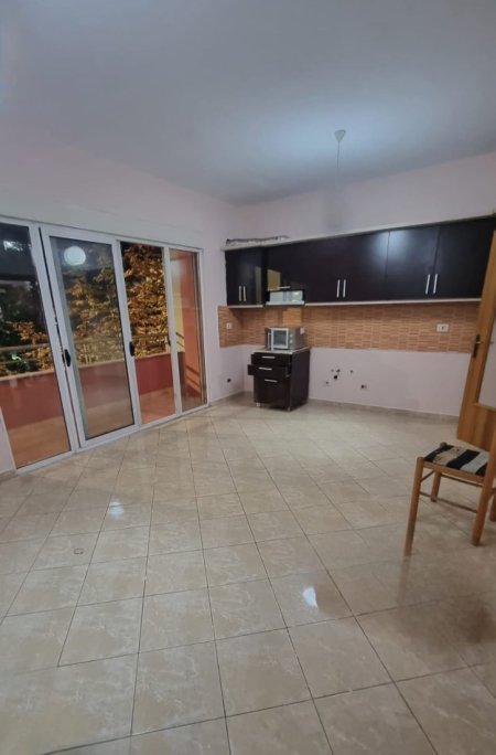 Jepet me Qira Apartament 1+1 ne Don Bosko, pranë Rrugës kryesore,  450 €uro