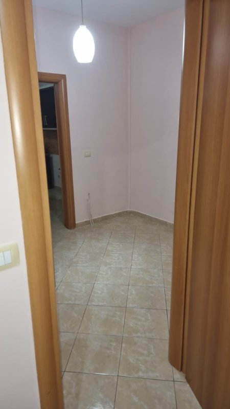 Jepet me Qira Apartament 1+1 ne Don Bosko, pranë Rrugës kryesore,  450 €uro