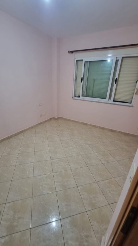 Jepet me Qira Apartament 1+1 ne Don Bosko, pranë Rrugës kryesore,  450 €uro
