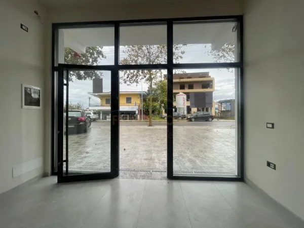 Tirane, jepet me qera ambjent biznesi Kati 0, 40 m² (Paskuqan)