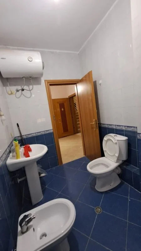 Tirane, jepet me qera apartament 1+1+Ballkon Kati 1, 67 m² 400 € (Don Bosko)