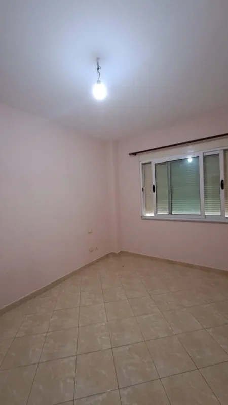 Tirane, jepet me qera apartament 1+1+Ballkon Kati 1, 67 m² 400 € (Don Bosko)