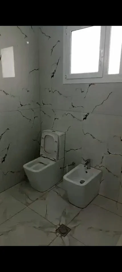 Tirane, jepet me qera shtepi 2+1 Kati 3, 100 m² 400 € (Shefqet Ndroqi)