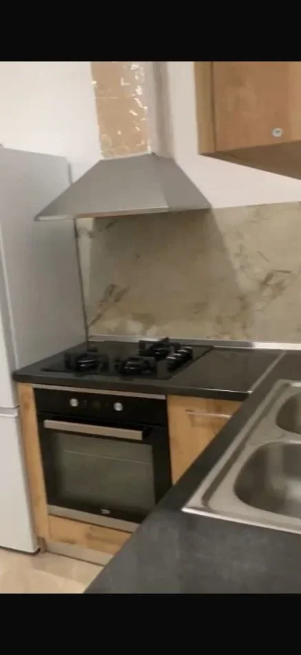 Tirane, jepet me qera garsonier 1+1 Kati 0, 30 m² 300 € (Ali Demi)