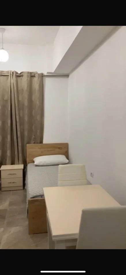 Tirane, jepet me qera garsonier 1+1 Kati 0, 30 m² 300 € (Ali Demi)