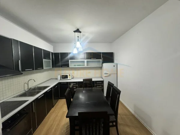 Tirane, jepet me qera apartament 2+1 Kati 6, 100 m² 850 € (Rruga Gjin Bue Shpata)