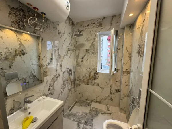 Tirane, shitet apartament 1+1 Kati 4, 90 m² 235.000 € (Rruga e Barrikadave)