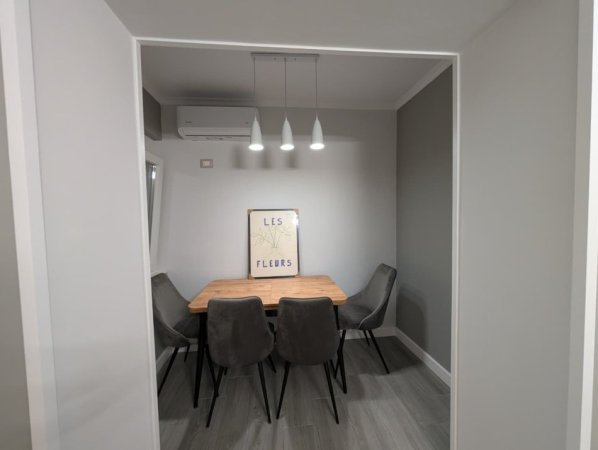 Tirane, jepet me qera apartament 1+1 Kati 1, 55 m² 600 € (Pazari i Ri)