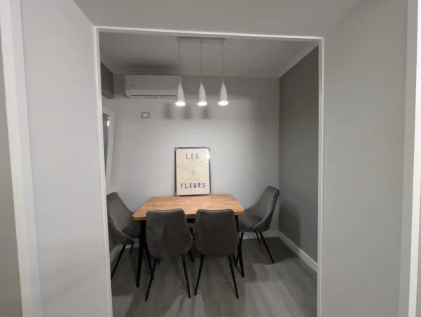 Tirane, jepet me qera apartament 1+1 Kati 1, 55 m² 600 € (Pazari i Ri)