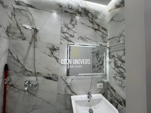 Tirane, jepet me qera apartament 1+1+Ballkon Kati 2, 58 m² 550 € (Rruga 5 Maji)