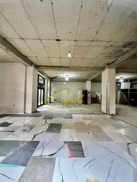 Tirane, jepet me qera ambjent biznesi Kati 0, 210 m² 1.800 € (BRRYLI)