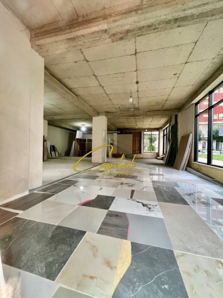 Tirane, jepet me qera ambjent biznesi Kati 0, 210 m² 1.800 € (BRRYLI)
