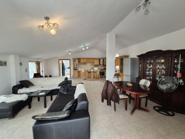 Tirane, jepet me qera Vile 1+1+Aneks+Ballkon Kati 4, 120 m² 470 € (Rruga Riza Cerova)