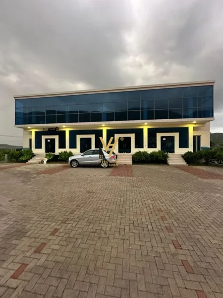 Tirane, jepet me qera ambjent biznesi Kati 0, 780 m² 4.800 € (BERZHITE)