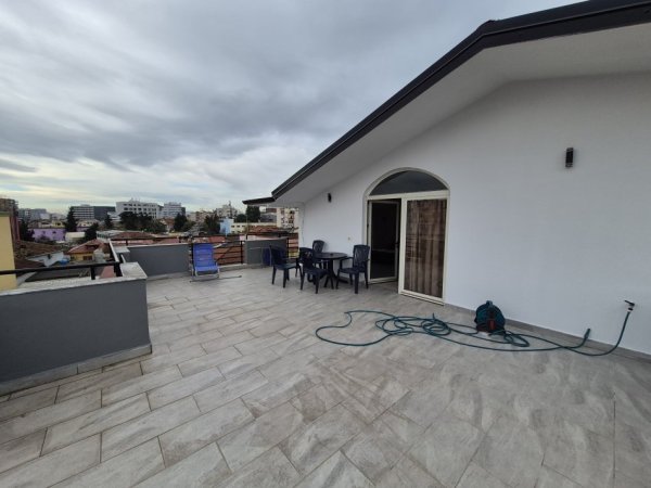 Tirane, jepet me qera Vile 1+1+Aneks+Ballkon Kati 4, 120 m² 470 € (Rruga Riza Cerova)