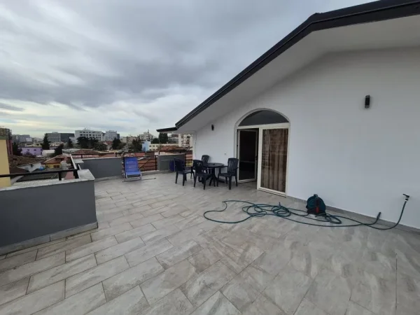 Tirane, jepet me qera Vile 1+1+Aneks+Ballkon Kati 4, 120 m² 470 € (Rruga Riza Cerova)