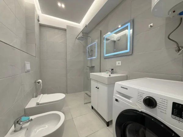 Tirane, shitet apartament 1+1 , 66 m² 162.000 €