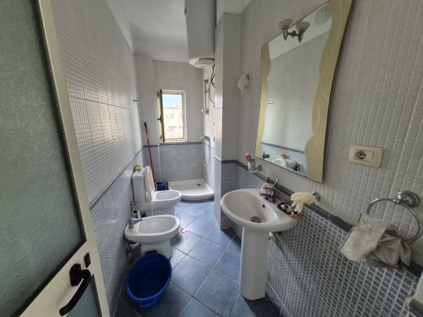 Tirane, jepet me qera Vile 1+1+Aneks+Ballkon Kati 4, 120 m² 470 € (Rruga Riza Cerova)