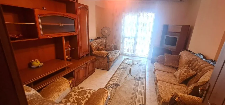 Jepet me Qira Apartament 3+1, i mobiluar tek Rruga Dritan Hoxha,  500 Euro