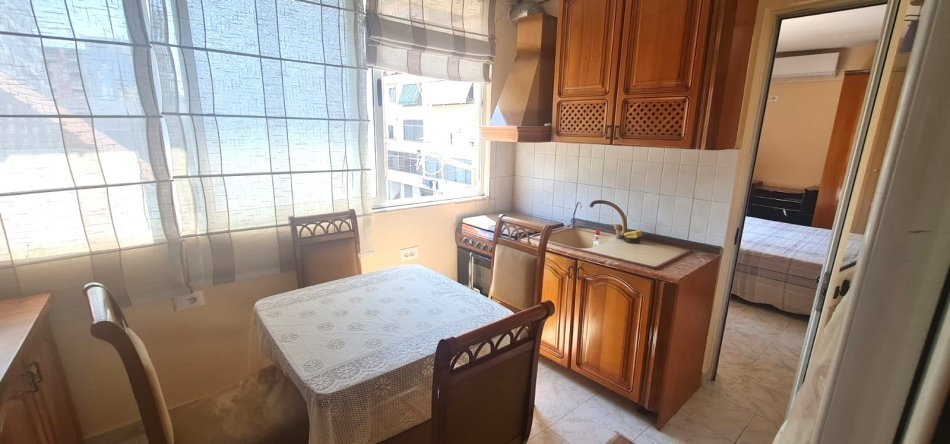 Jepet me Qira Apartament 3+1, i mobiluar tek Rruga Dritan Hoxha,  500 Euro