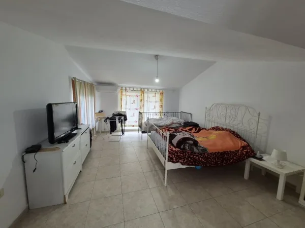 Tirane, jepet me qera Vile 1+1+Aneks+Ballkon Kati 4, 120 m² 470 € (Rruga Riza Cerova)